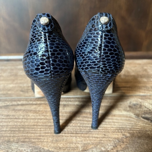 Stuart Weitzman Plainfield Open Toe Navy Sea Crystal Snake Pumps Women's Size 8 - Picture 5 of 8